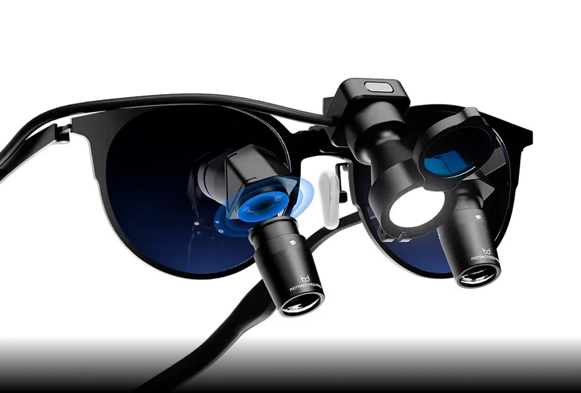 Ignis 4 headlight on surgical loupes